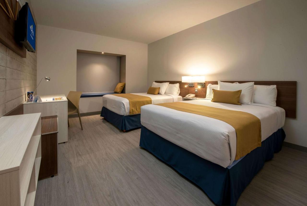 Microtel Inn & Suites By Wyndham Guadalajara Sur Palomar Exterior foto